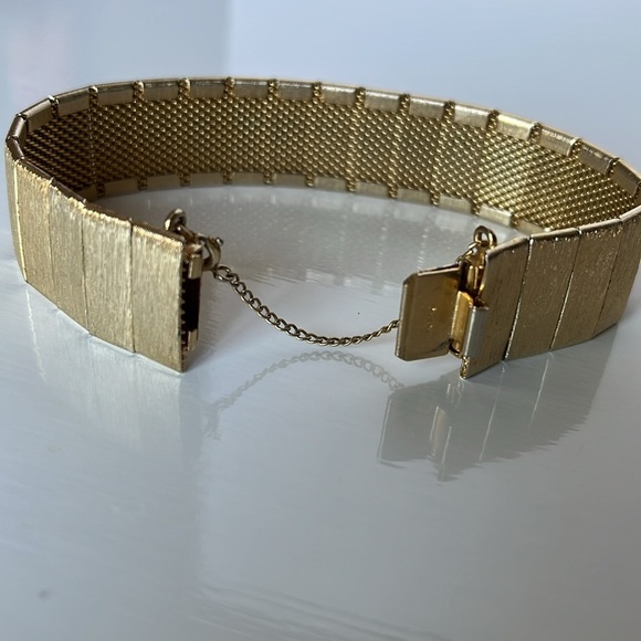 Vintage Napier Gold Tone Flexible Bracelet - Picture 3 of 10